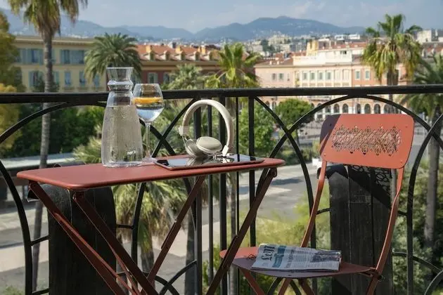 Tek Büyük veya İki Ayrı Yataklı Oda, Balkon, Bahçe Manzaralı