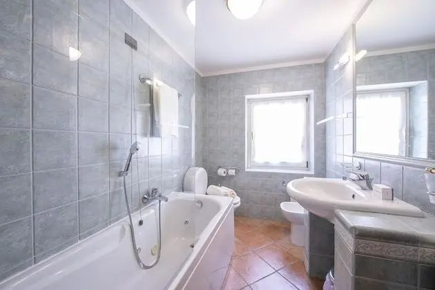 Family Villa, Birden Çok Yatak, Buzdolabı ve Mikrodalga, Bahçeli (Alberta's Liberty House With Pool)