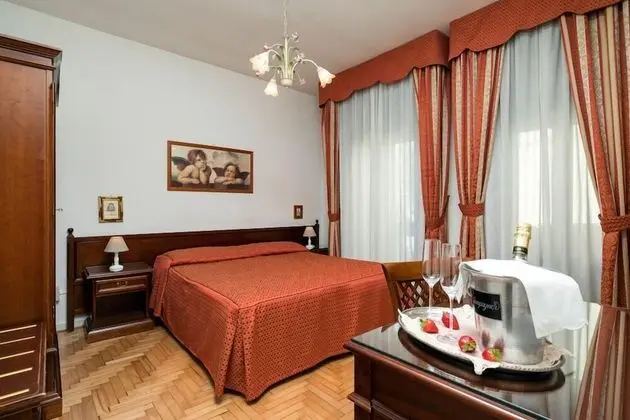 Büyük Yataklı Tek Kişilik Oda