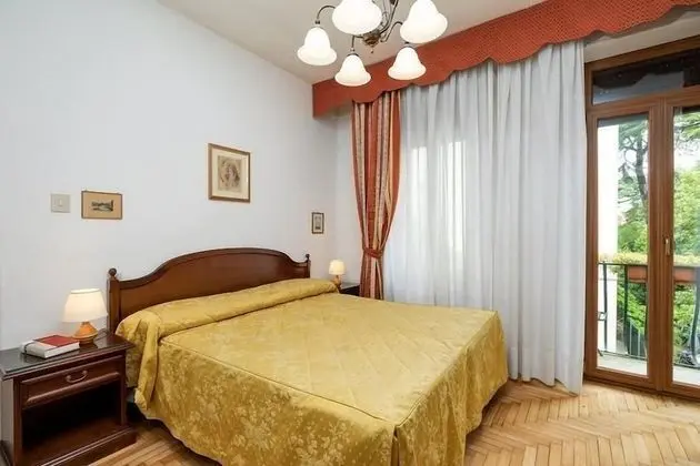 Büyük Yataklı Tek Kişilik Oda