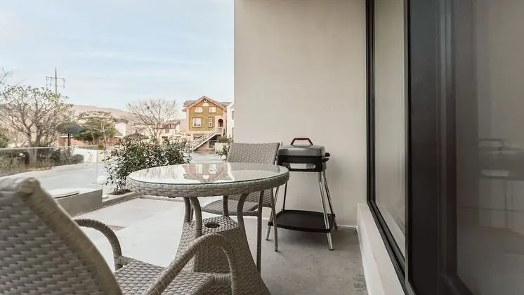 Pool villa B