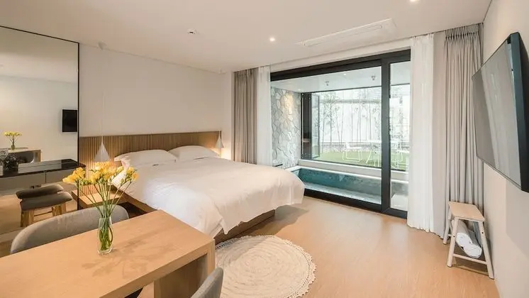 Pool villa B