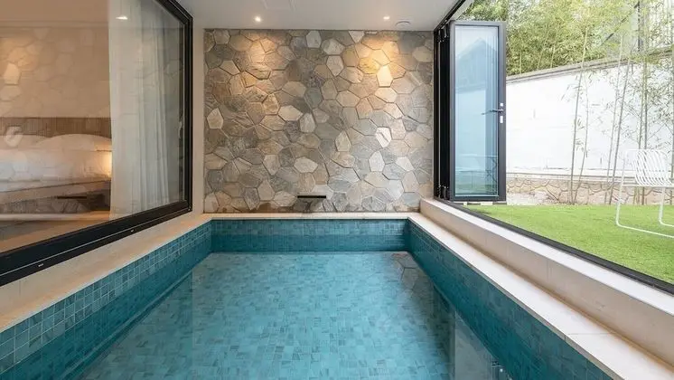 Pool villa B