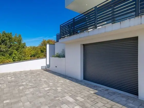 Ev