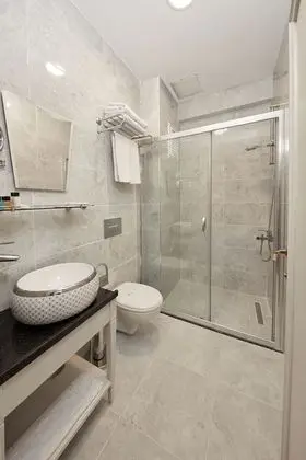 Standard Double Room with Garden (Basement)