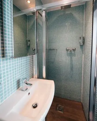 Standard Tek Büyük Yataklı Oda, Banyolu/Duşlu (The Rokxy )