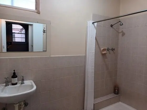 Economy Oda, 1 Büyük (Queen) Boy Yatak, Sigara İçilmez, Ortak Banyo