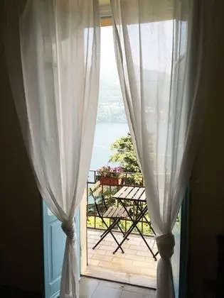 Tek Büyük Yataklı Oda, Özel Banyo (External Shared Shower)