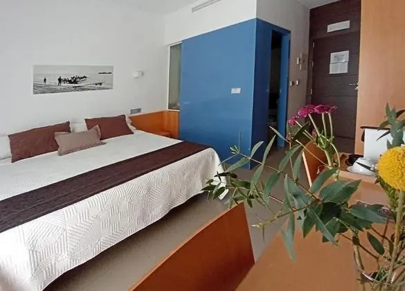Comfort Tek Büyük veya İki Ayrı Yataklı Oda, Kısmi Deniz Manzaralı