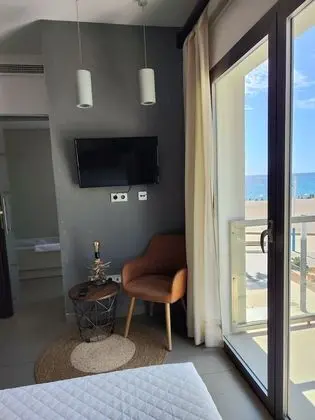 Comfort Tek Büyük veya İki Ayrı Yataklı Oda, Kısmi Deniz Manzaralı