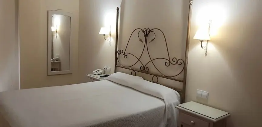 Büyük Yataklı Tek Kişilik Oda