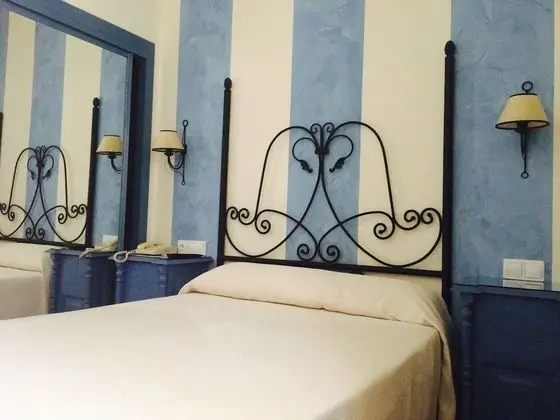 Büyük Yataklı Tek Kişilik Oda