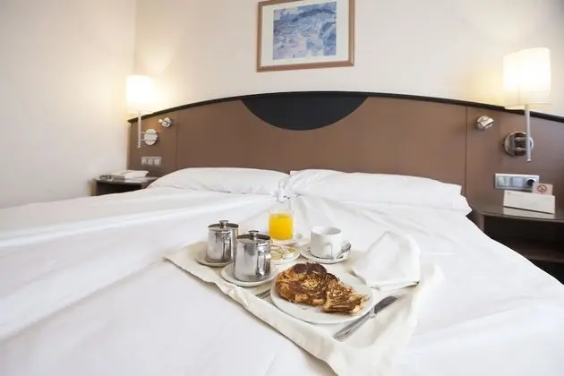 Tek Büyük Yataklı Oda (+ Extra Bed)