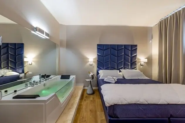 Design Tek Büyük Yataklı Oda, Sıcak Su Havuzu