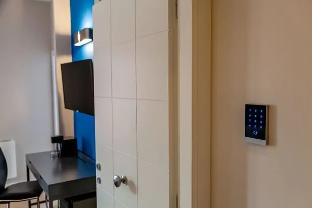Design Tek Büyük Yataklı Oda, Sıcak Su Havuzu