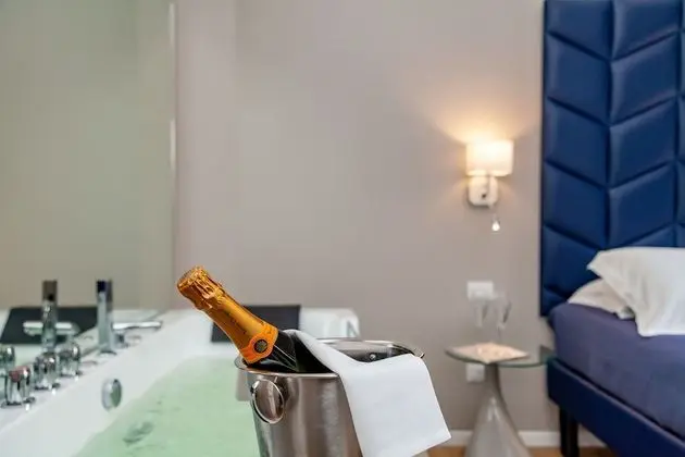 Design Tek Büyük Yataklı Oda, Sıcak Su Havuzu