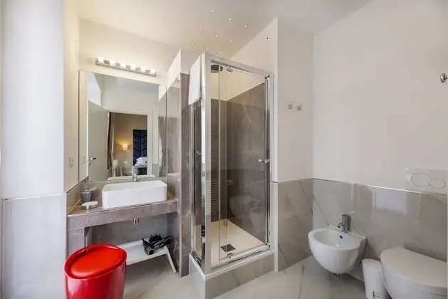 Design Tek Büyük Yataklı Oda, Sıcak Su Havuzu