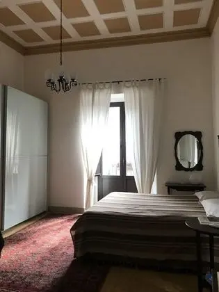 Üç Kişilik Oda, 1 Büyük (Queen) Boy Yatak ve Çekyat, Sigara İçilmez