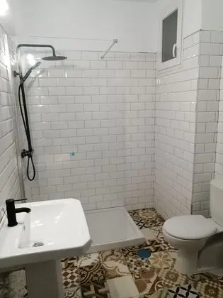 Tek Büyük Yataklı Oda, Ortak Banyo (Exterior)
