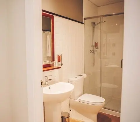 Tek Büyük Yataklı Oda (Habitación Doble 1 o 2 camas)