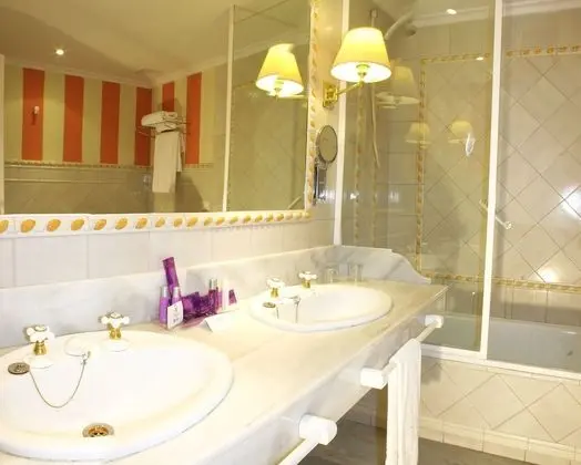 Standard Tek Büyük veya İki Ayrı Yataklı Oda