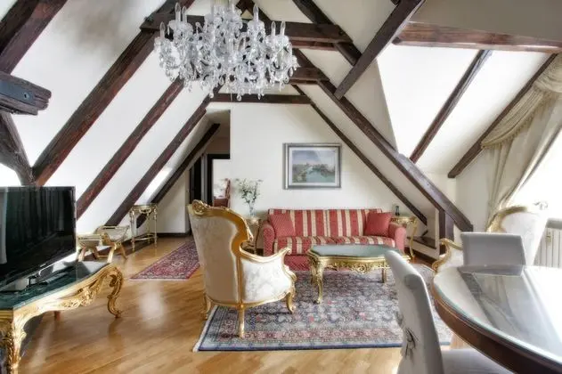 Süit (DeCastello)