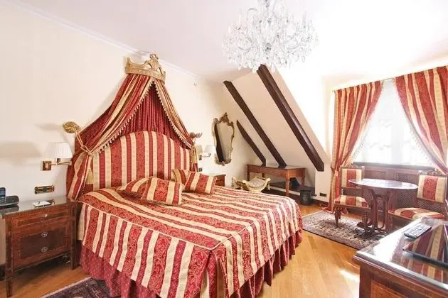 Süit (DeCastello)