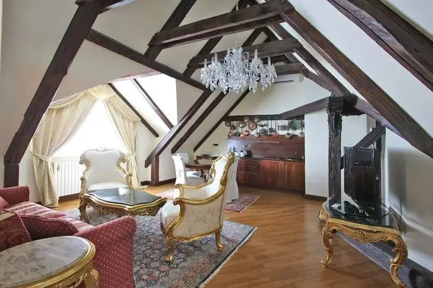 Süit (DeCastello)
