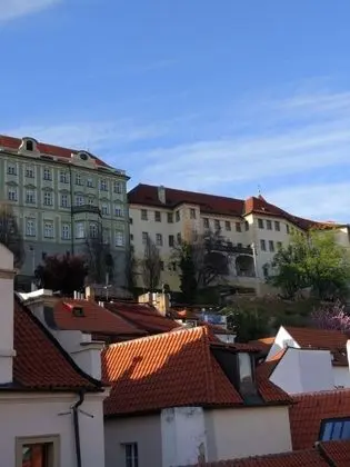 Süit (DeCastello)