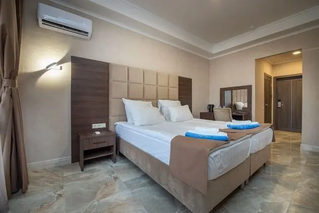 Romantic Tek Büyük veya İki Ayrı Yataklı Oda