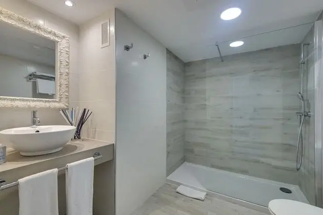 Tek Büyük Yataklı Oda, Balkon