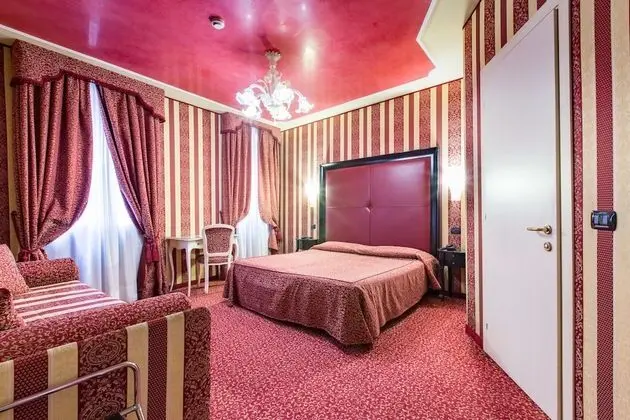 Superior Tek Büyük Yataklı Oda, Kanal Manzaralı