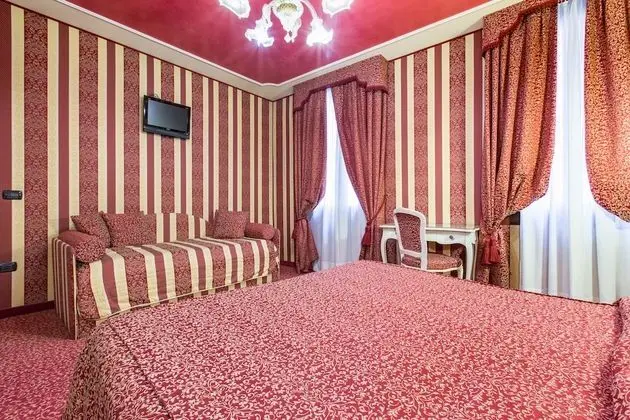 Superior Tek Büyük Yataklı Oda, Kanal Manzaralı