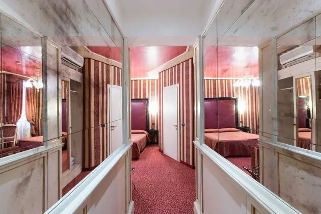 Superior Tek Büyük Yataklı Oda, Kanal Manzaralı