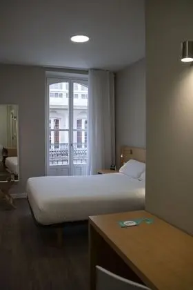 Superior Tek Büyük veya İki Ayrı Yataklı Oda