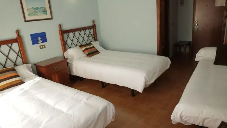 Üç Kişilik Oda