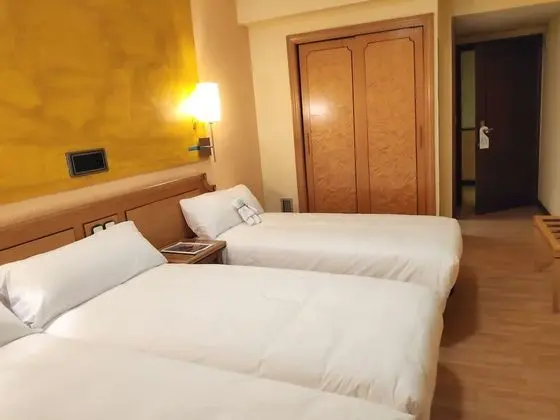 Üç Kişilik Oda, 3 Tek Kişilik Yatak