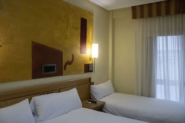 Üç Kişilik Oda, 3 Tek Kişilik Yatak