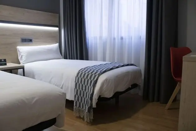 Üç Kişilik Oda, 3 Tek Kişilik Yatak