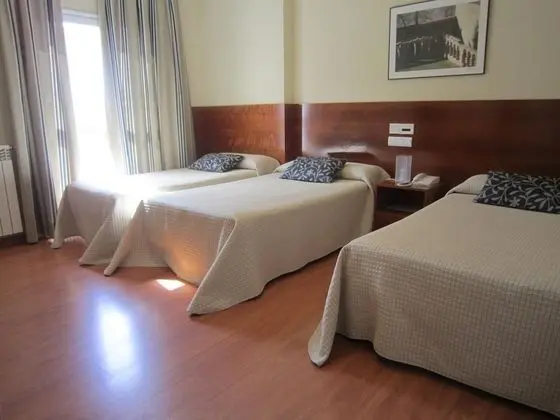 Üç Kişilik Oda