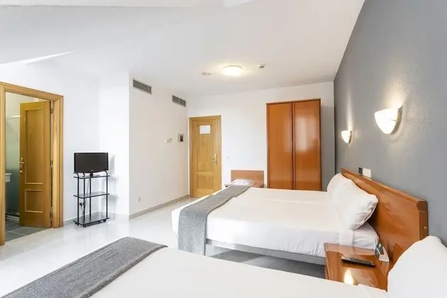 Tek Büyük veya İki Ayrı Yataklı Oda (with extra bed)