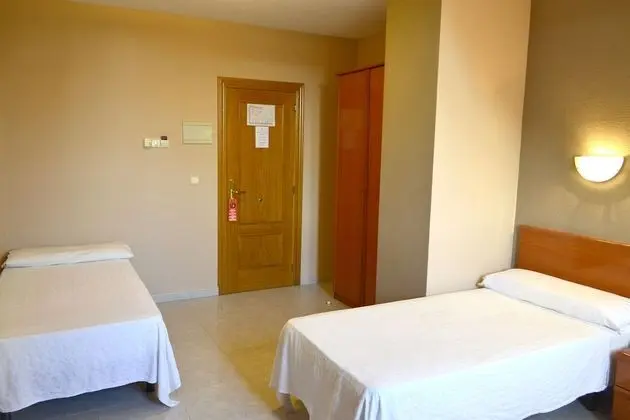 Tek Büyük veya İki Ayrı Yataklı Oda (with extra bed)