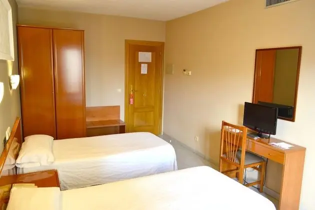 Tek Büyük veya İki Ayrı Yataklı Oda (with extra bed)