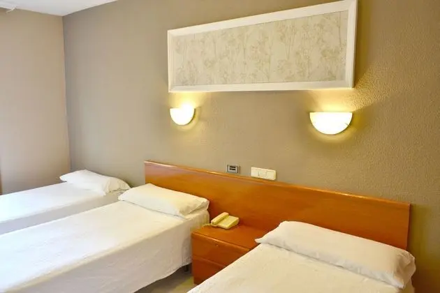 Tek Büyük veya İki Ayrı Yataklı Oda (with extra bed)