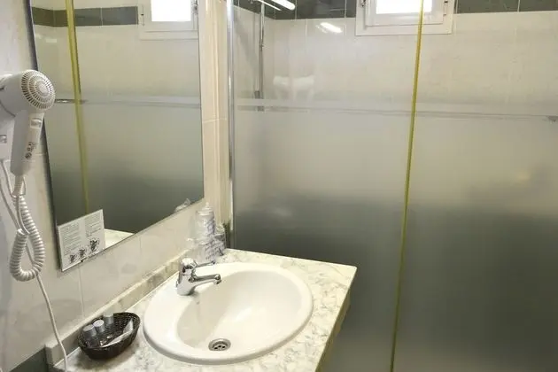 Tek Büyük veya İki Ayrı Yataklı Oda (with extra bed)