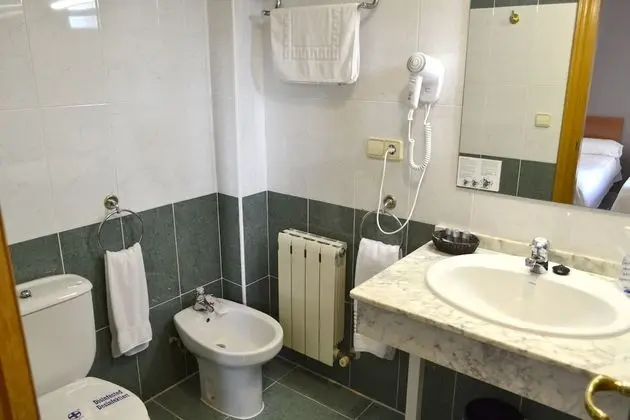 Tek Büyük veya İki Ayrı Yataklı Oda (with extra bed)