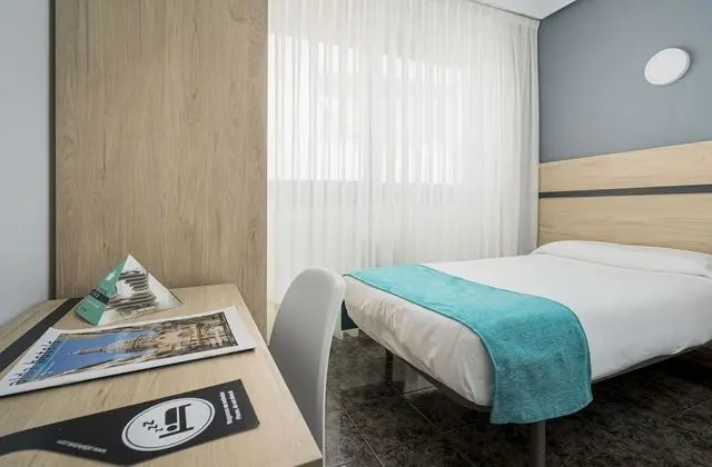 Economy Tek Büyük Yataklı Oda