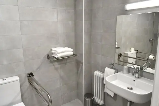 Büyük Yataklı Tek Kişilik Oda