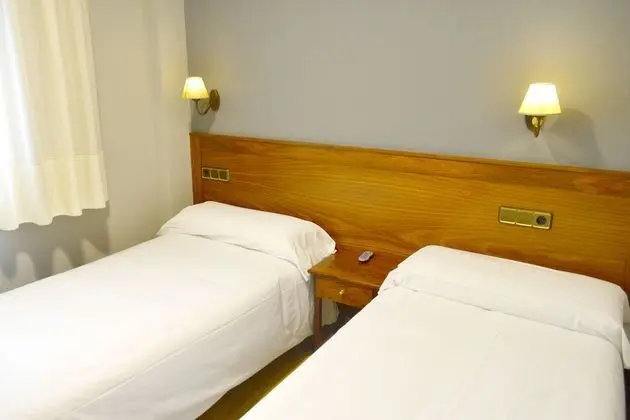 Basic Tek Büyük veya İki Ayrı Yataklı Oda