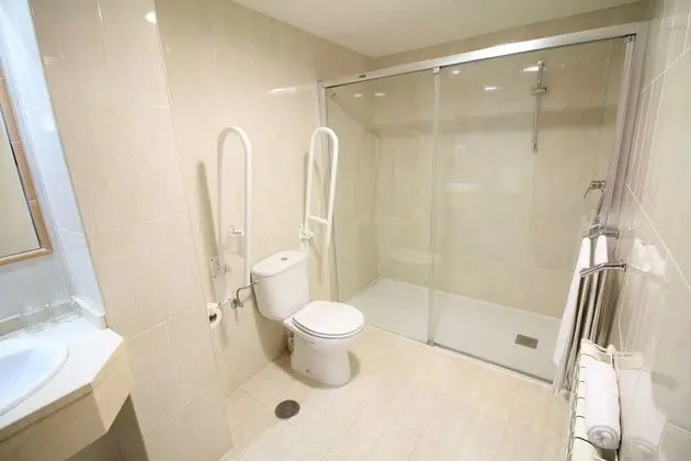 Basic Tek Büyük veya İki Ayrı Yataklı Oda